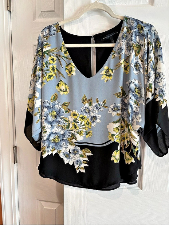White House Black Market Tops - White House Black Market Floral Blouse in Blue & Black Size Small Like New